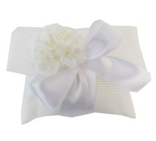 Bomboniere Fazzoletto Piegato Bianco Applicazione Ortensia Artificiale