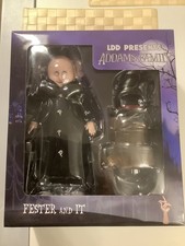 MEZCO TOYZ  La Famiglia Addams