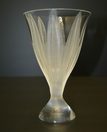 Tres joli très fin vase - très,