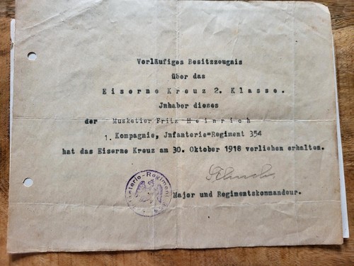 Passaporto militare libro