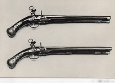 Cartolina 725. Milano. Castello sforzesco. Coppia di pistole a pietra focaia