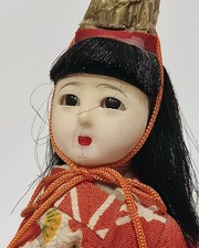 Bambola vintage Geisha in kimono tradizionale giapponese.