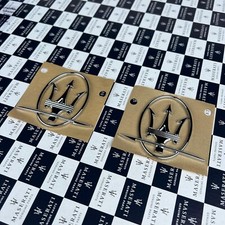 2x Maserati Emblema Tridente