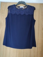 Canotta nuova con dettagli in