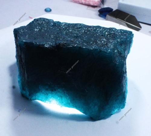Pietra preziosa grezza - ,