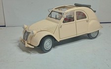 MAISTO 1/18 CITROEN 2CV CRÈME