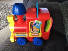 Treno musicale vintage Tomy Tuneyville Choo Choo con 4 dischi 