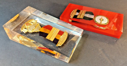 Lot lucite paperweight - lot/2,