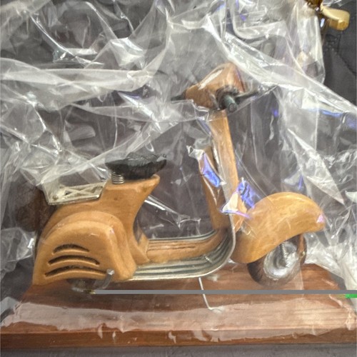 Vespa modellino statico