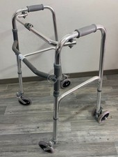 Deambulatore pieghevole in alluminio con sistema autobloccante ruote piroettanti