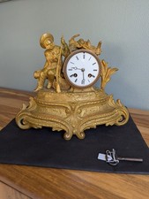 Pendule régule doré thème
