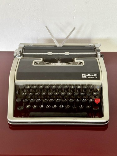 Macchina scrivere olivetti - da,