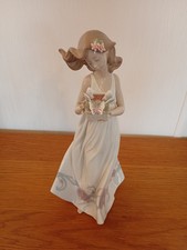 LLADRO Porcelain Figurine Titled BUTTERFLY TREASURE  6777 Mint Condition