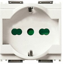 PRESA SCHUKO TRIVALENTE