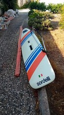 Tavola da surf carenato da regata Sordelli con vela da 6,30 mq, boma e deriva mo