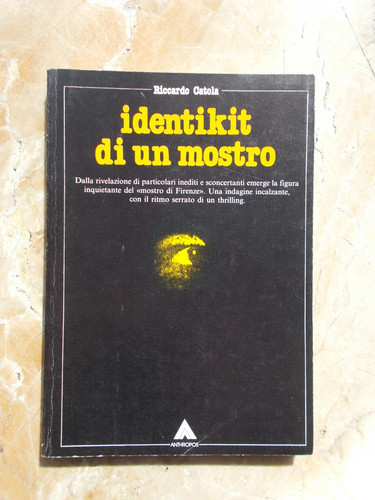 Identikit mostro - un,