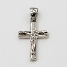Ciondolo in oro bianco 18 kt raffigurante la Croce con il Cristo E.2470