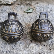 Vecchi oggetti antichi manufatti in bronzo fortunato e longevo campane in rame campane per animali domestici