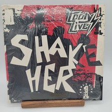 Cooly Live - Shake Her / All