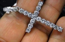 Collana con pendente a croce