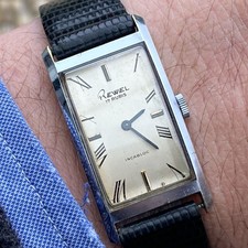 Orologio Rewel di forma Curve