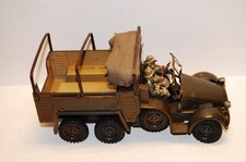 vecchio camion militare in