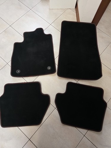 Set tappetini per auto in - di,