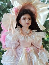 Bambola in porcellana