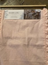 Runner da tavolo Rachel Ashwell shabby chic rosa con volant occhielli. Nuovo con etichetta