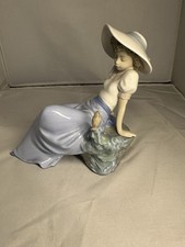 LLADRO 1042 | Girl Listening