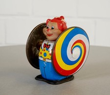 Treno a molla giocattolo in