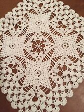 Centrino Fatto Di Pizzo Ad Uncinetto A Mano Quadrato Bianco