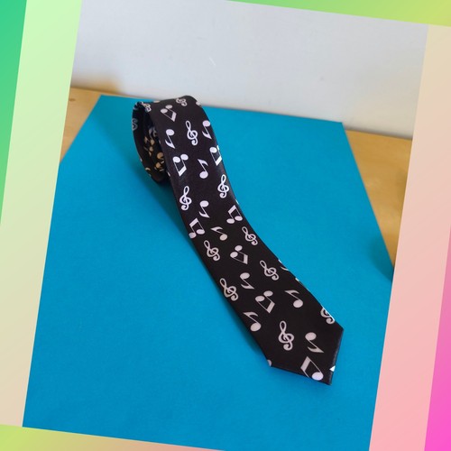Cravatta nera con - , note