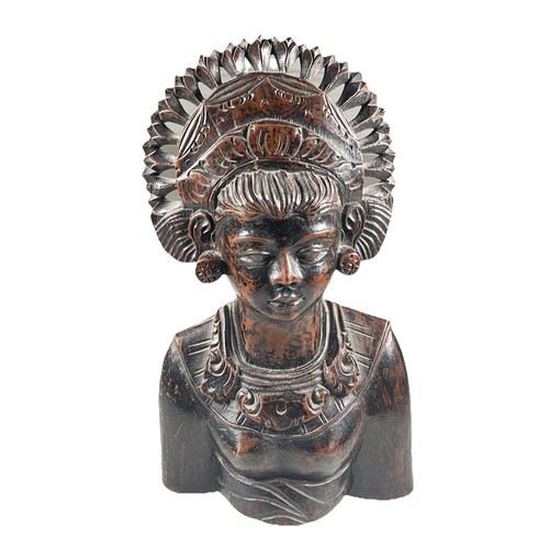 Antico grande busto balinese