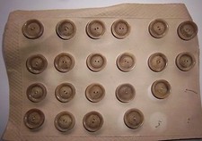 21 BOTTONI VINTAGE - BEIGE - DIAM. CM.1,8 -  IN CARTONCINO MERCERIA - NUOVO