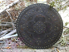 Antico scudo tondo in legno