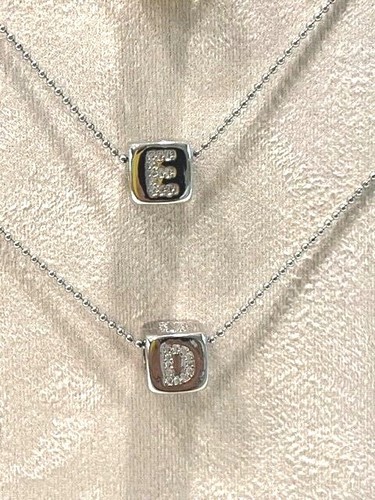 Collana con iniziale lettera - con,