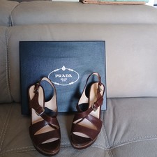 Prada: sandali in pelle come