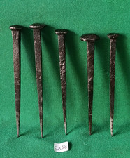 LOTTO 5 ANTICHI CHIODI ARTIGIANALI FATTI A MANO FERRO BATTUTO E FORGIATO. CX18