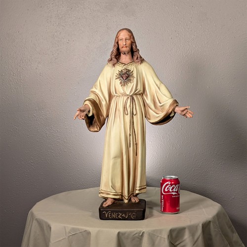 Antica statua religiosa