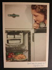 Spendo meno da quando ho il frigorifero FIAT. Cartolina pubblicitaria.