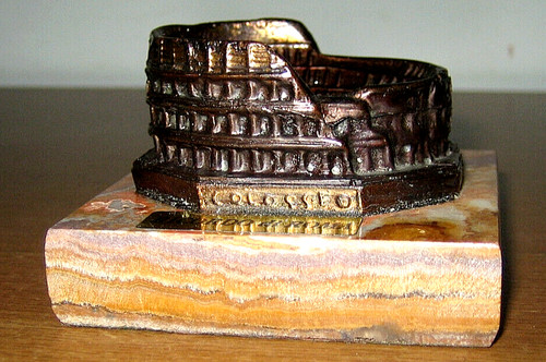 Colosseo modellino ottone - in,