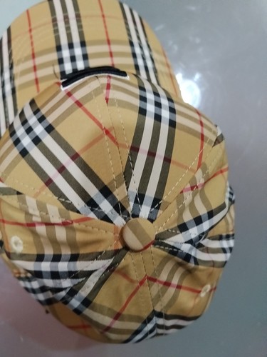 Cappello burberry mai usato - burberry,