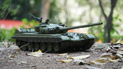Carro armato telecomandato