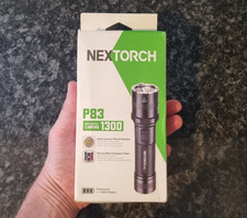 NEXTORCH P83 - Torcia tattica con strobo istantaneo, luce alta e rossa/blu