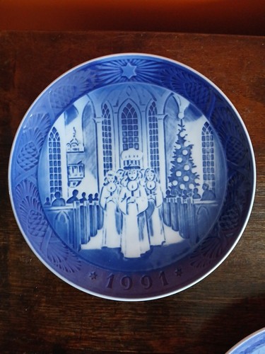 Collectable christmas plates - 8,