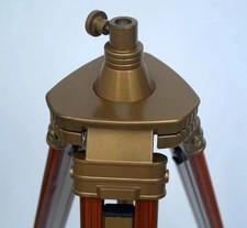 Antico treppiede da terra per