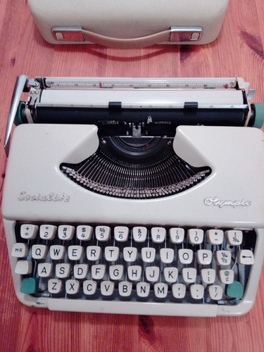Macchina scrivere olympia - da,