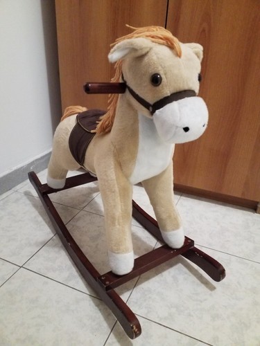 Cavallo dondolo con - cavallo, in