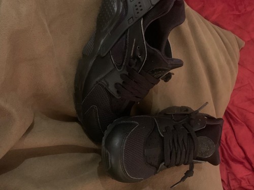 Black huarache nike 